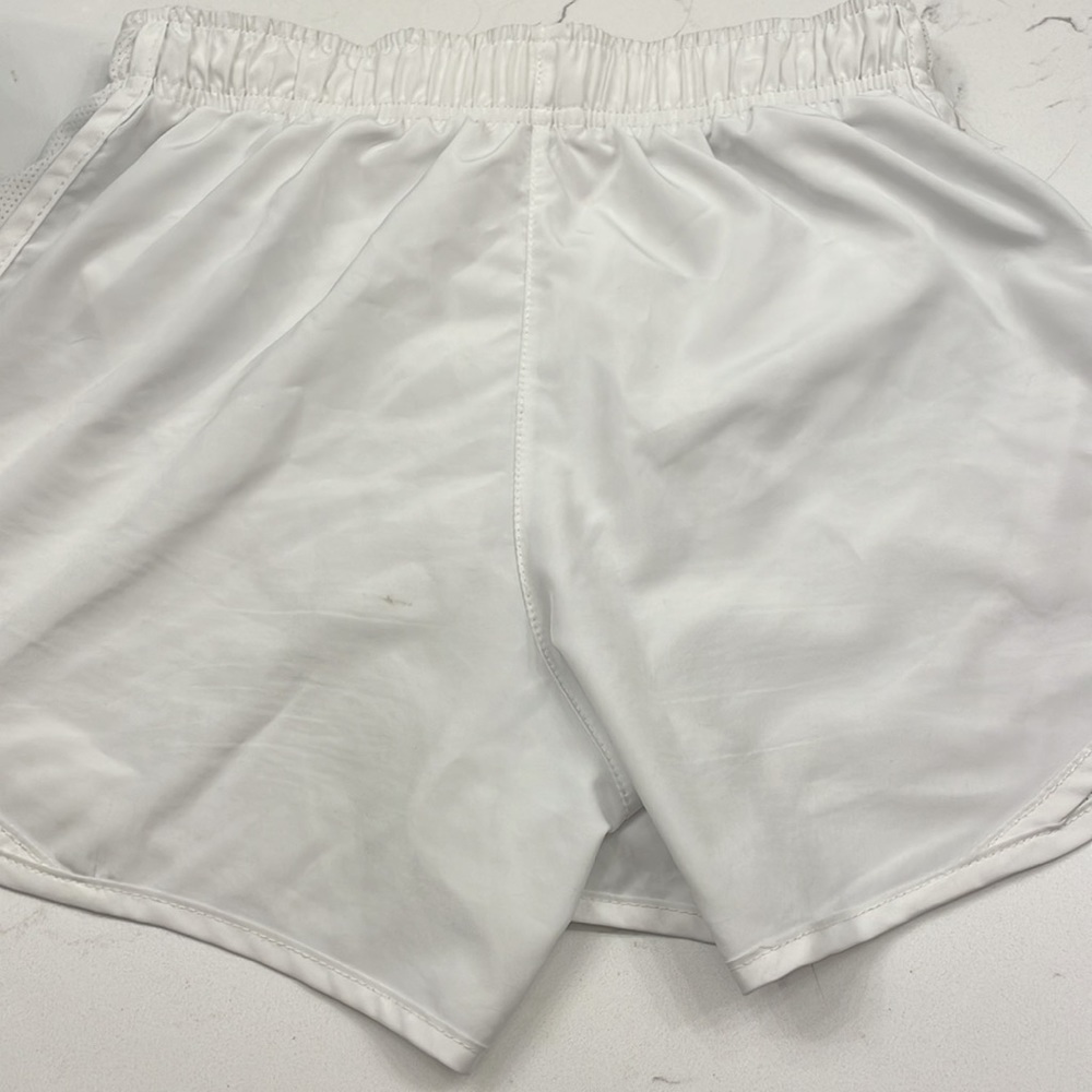 Woman’s white Nike dry-fit shorts size xs - Picture 2 of 4